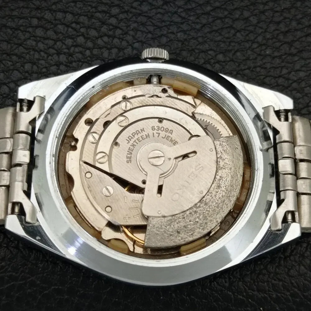Vintage 1970 Seiko Automatic Mens Silver Watch W/daydate & Red accents